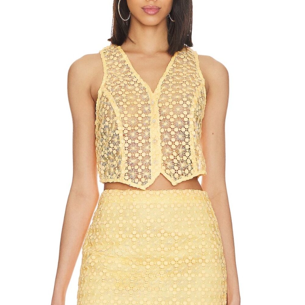 Share Carra Lace Vest L'Academie